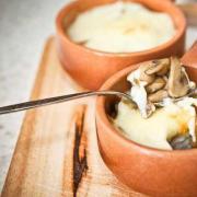 Изысканный жульен с грибами и курицей (простой рецепт)